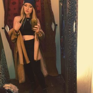 Meet your Posher, Claire